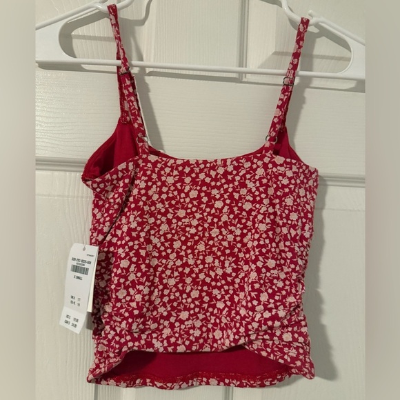 Hollister Red Floral Top - Picture 2 of 2